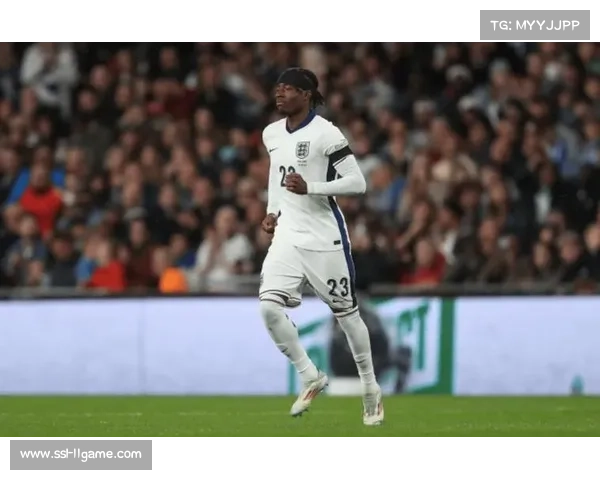 终场哨响，马丁内利错失单刀后掩面跪地