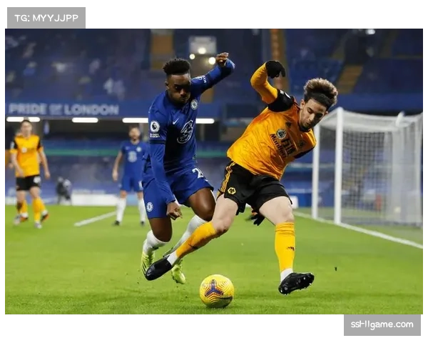 现场：VAR长时间介入检查狼队进球，古德逊公园球场响起巨大嘘声