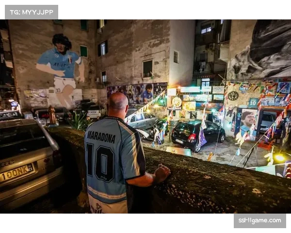 那不勒斯足球博物馆举办马拉多纳特展，展出珍贵物品